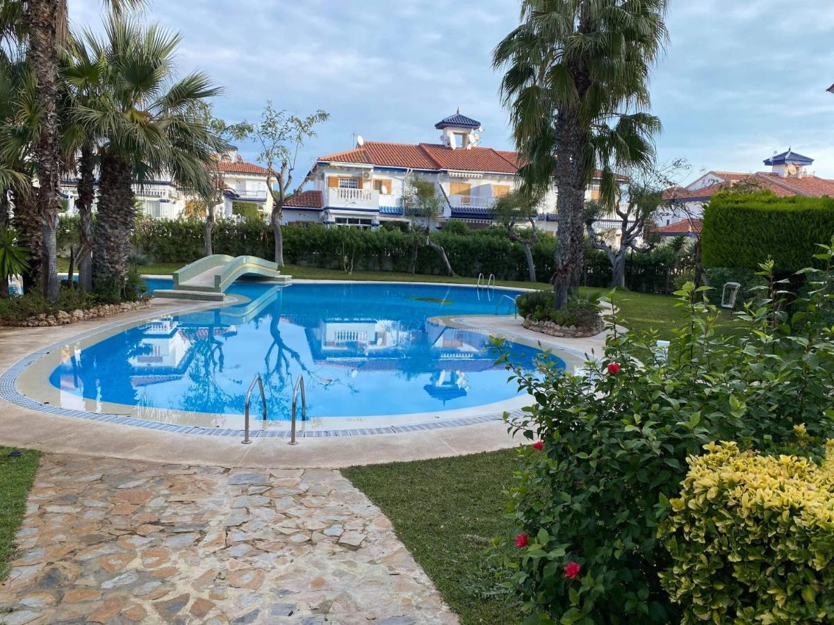 Apartamento Pod Papugami Torrevieja Bagian luar foto