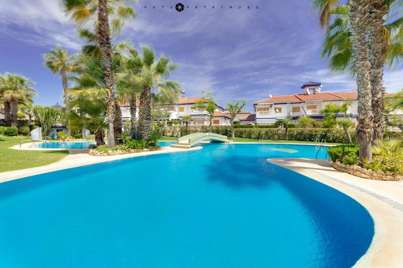 Apartamento Pod Papugami Torrevieja Bagian luar foto