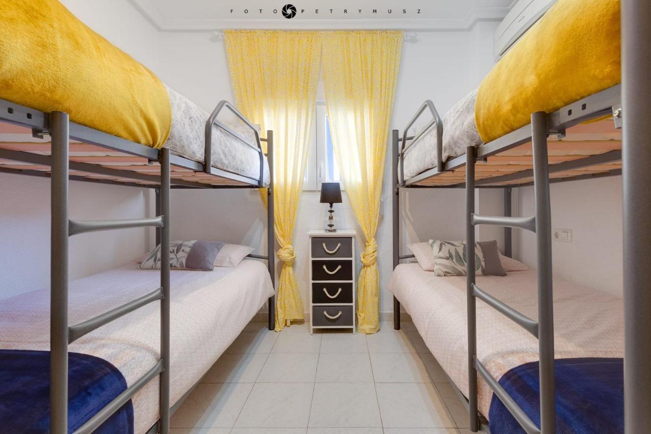 Apartamento Pod Papugami Torrevieja Bagian luar foto