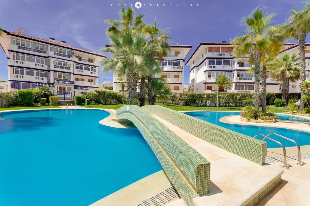 Apartamento Pod Papugami Torrevieja Bagian luar foto