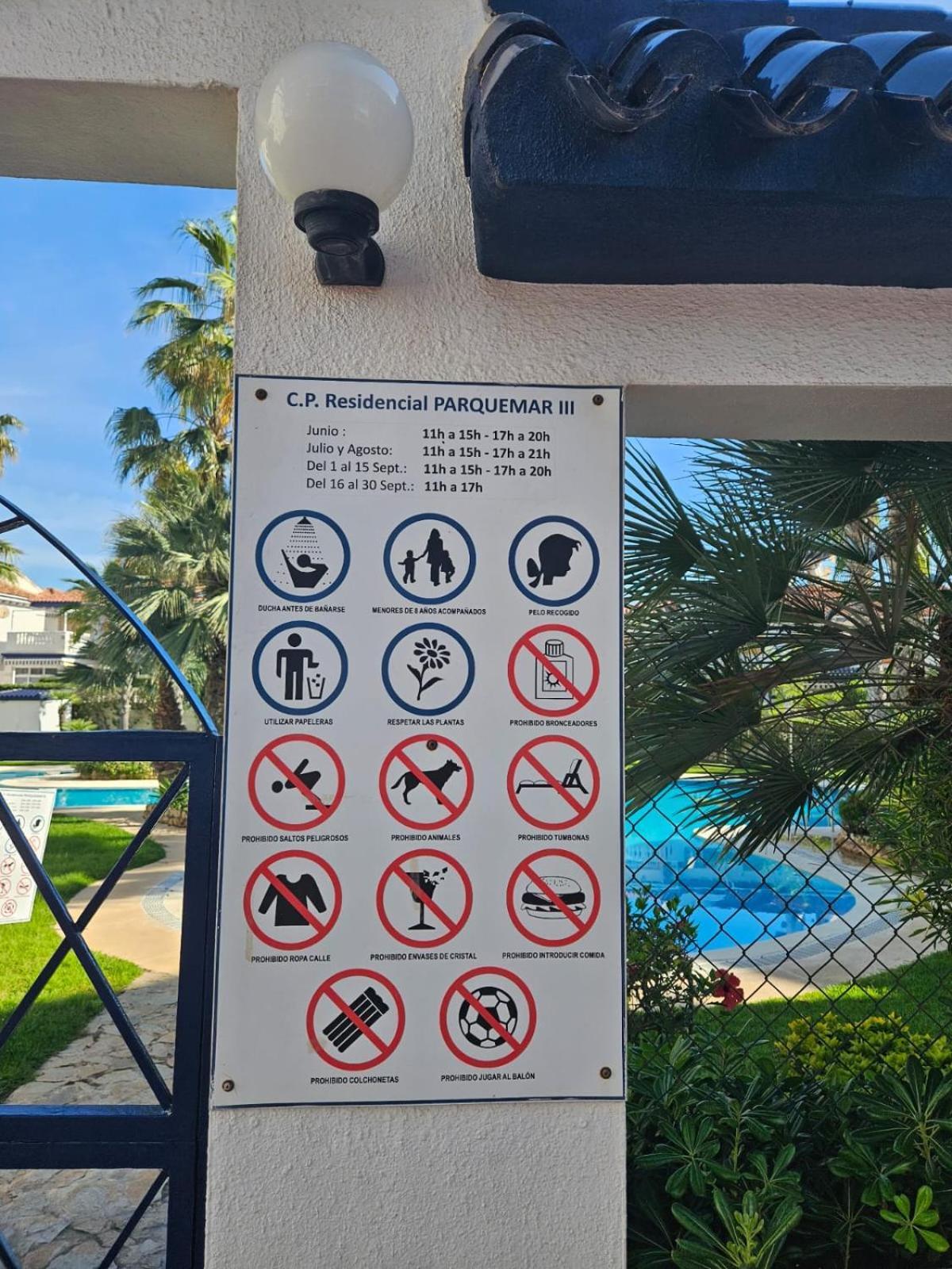 Apartamento Pod Papugami Torrevieja Bagian luar foto